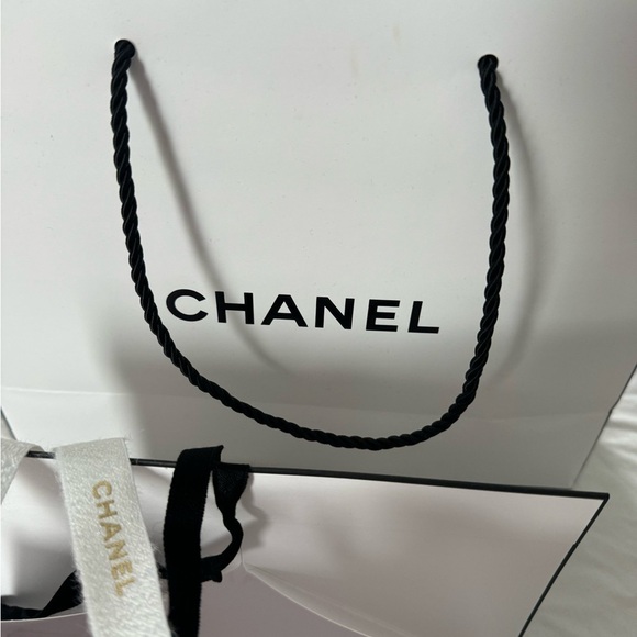 Chanel gift bag set - Picture 3 of 7